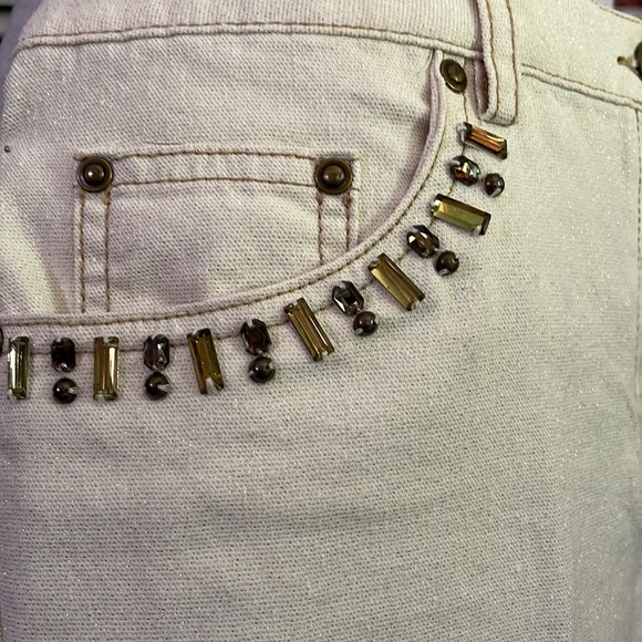 Ruby Rd. Gem embellished front pockets cream colored jeans with gold sheen - Picture 2 of 6